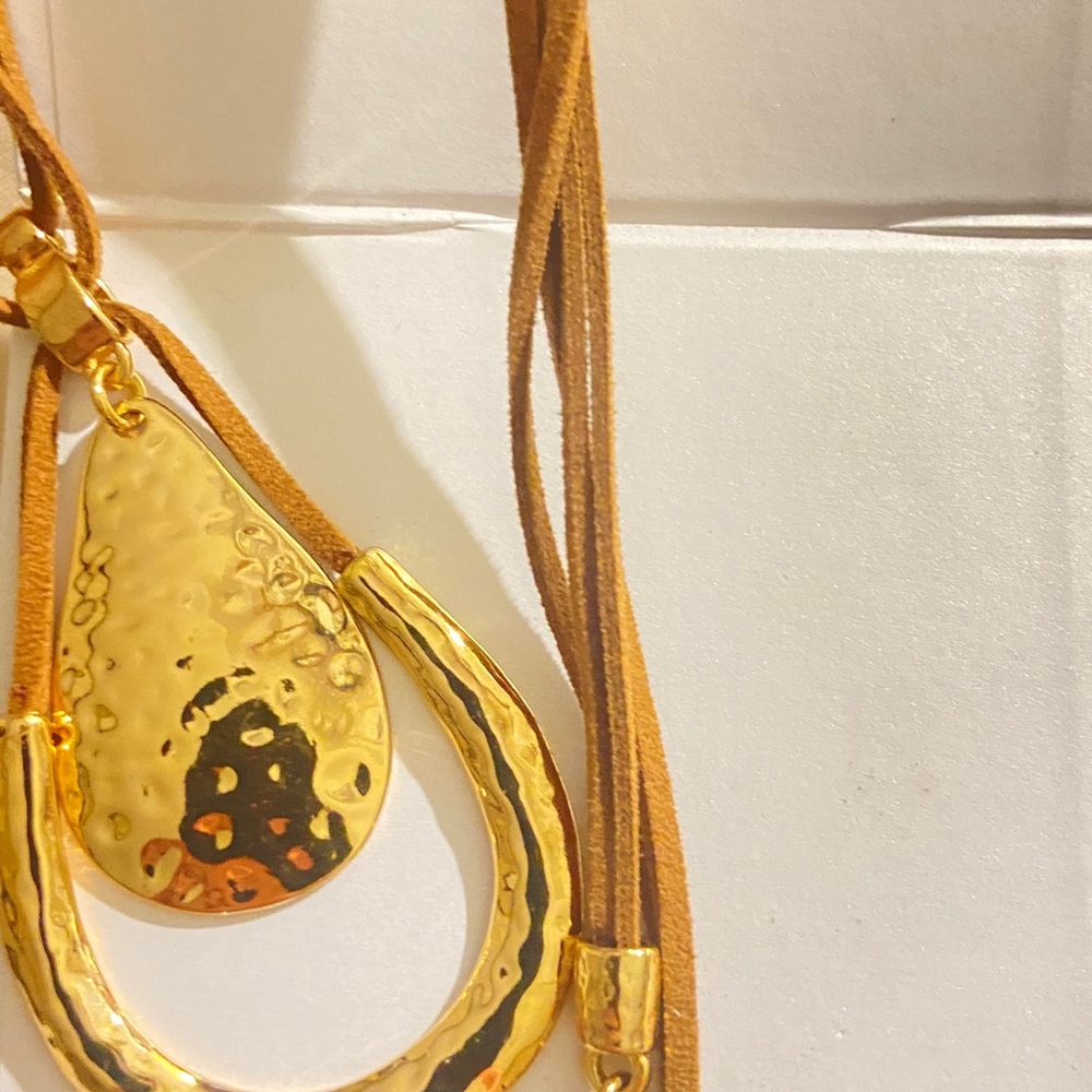 Ladies Gold Metal 32” Teardrop, Faux Leather